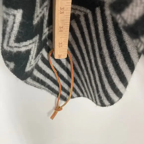 Akira Southwest Black Gray Print Western Poncho One Size Women’s Aztec - Picture 5 of 7